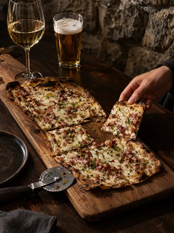 Flammkuchen mit Speck und Zwiebeln